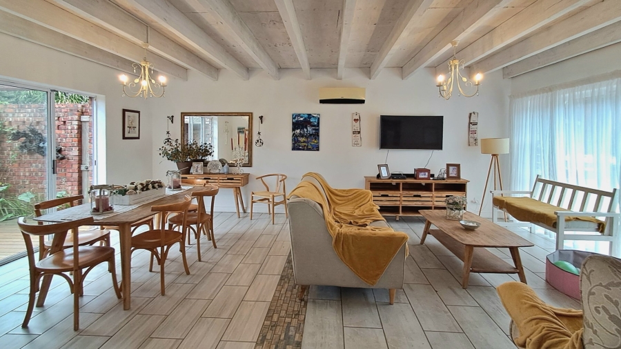 4 Bedroom Property for Sale in Seaview Eastern Cape